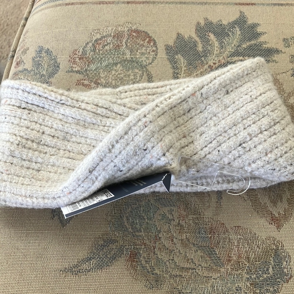 FINAL MARKDOWN Universal thread headband nwt